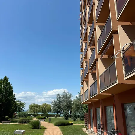 Lakeside 1 Aranypart, *