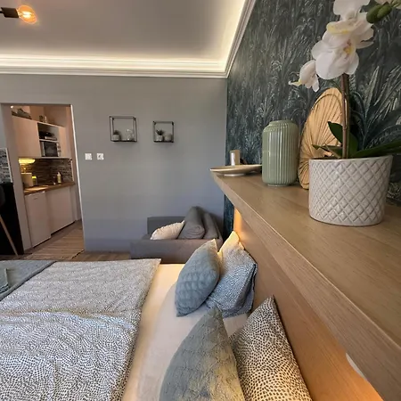 Lakeside 1 Aranypart, * Шиофок